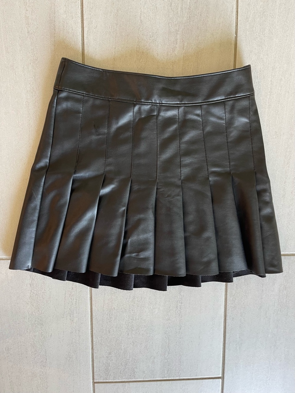 Abercrombie & Fitch Black Pleated Faux-Leather Mini Skirt